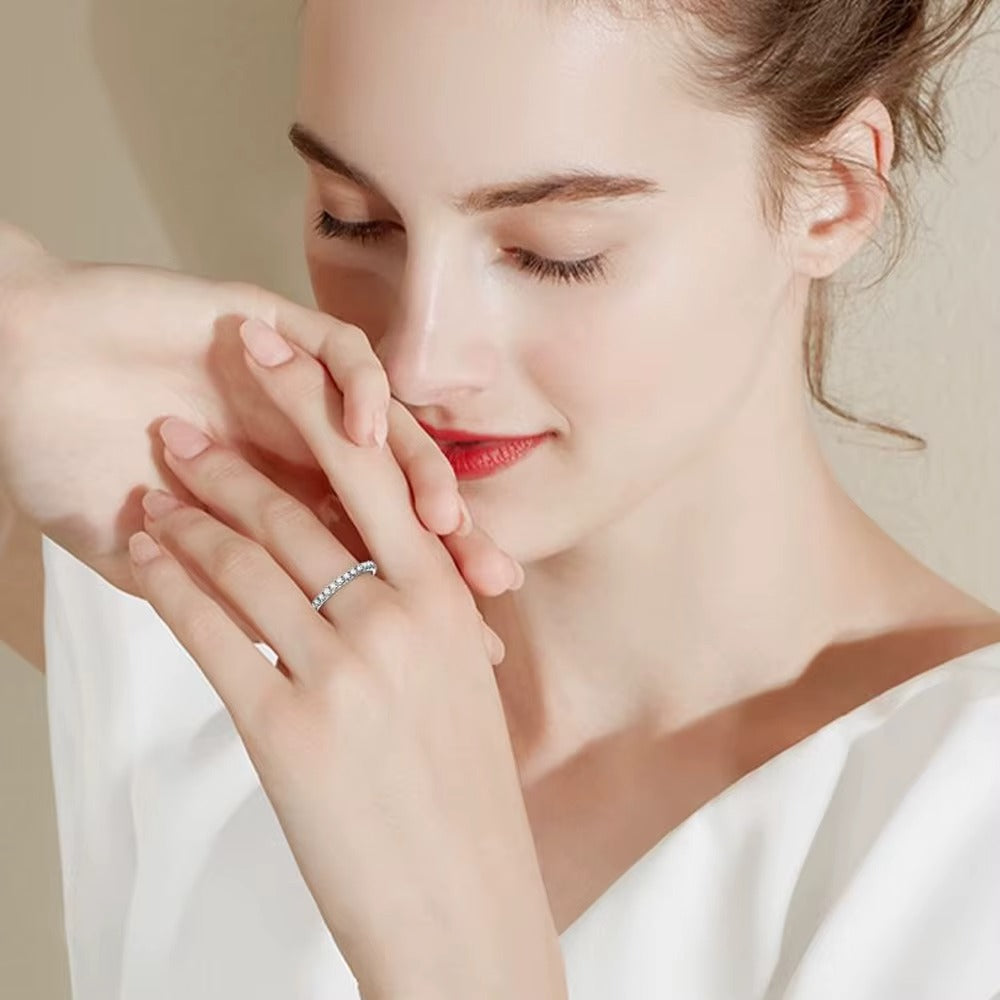 Anel Eterno Moissanite Prata 925 – Elegância Atemporal