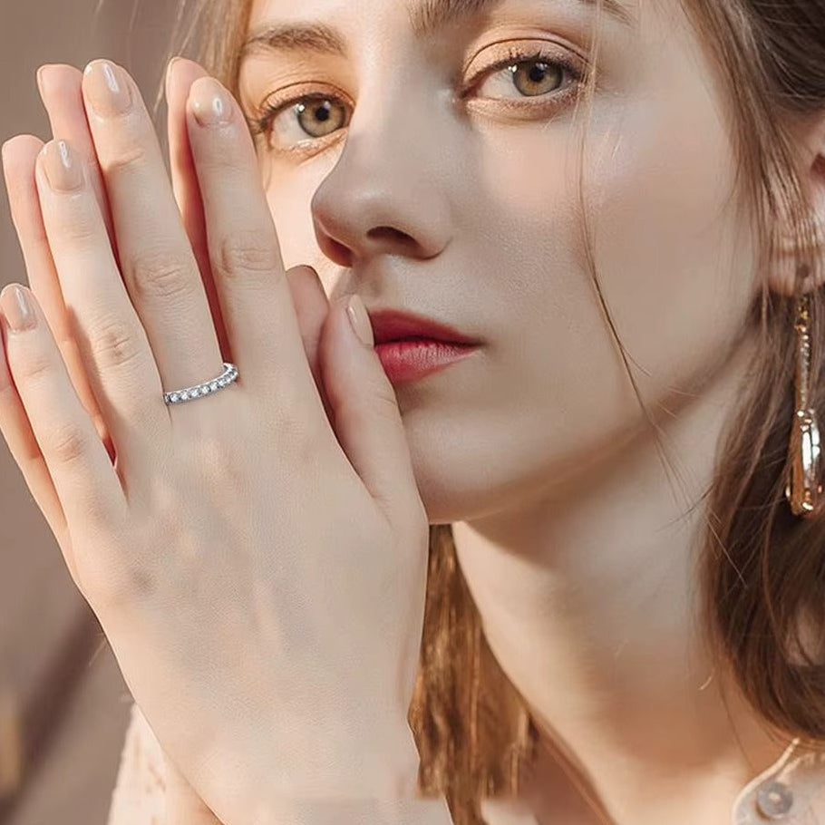 Anel Eterno Moissanite Prata 925 – Elegância Atemporal