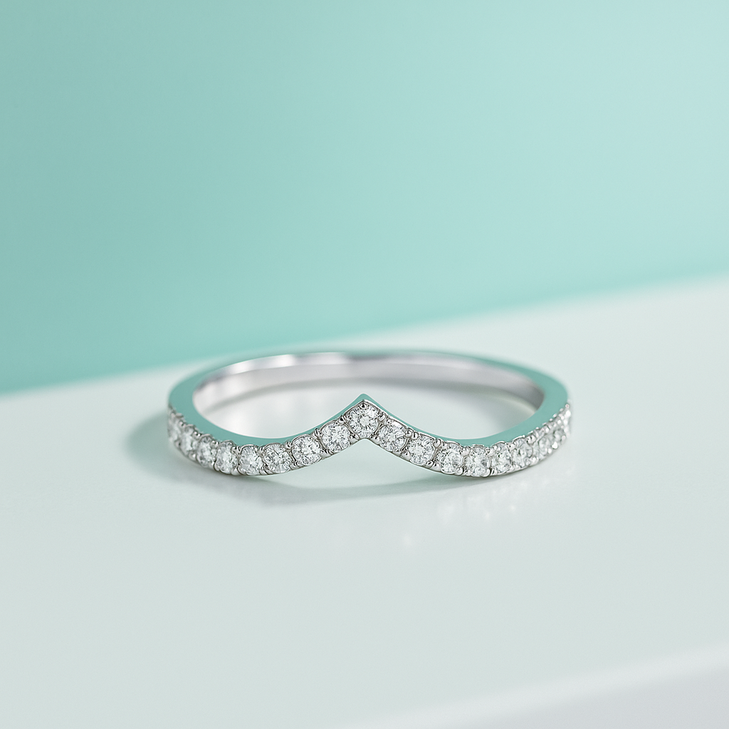 Meia Aliança Cravejada em Ouro 18k Yuna Joias com Moissanites - Yuna Joias