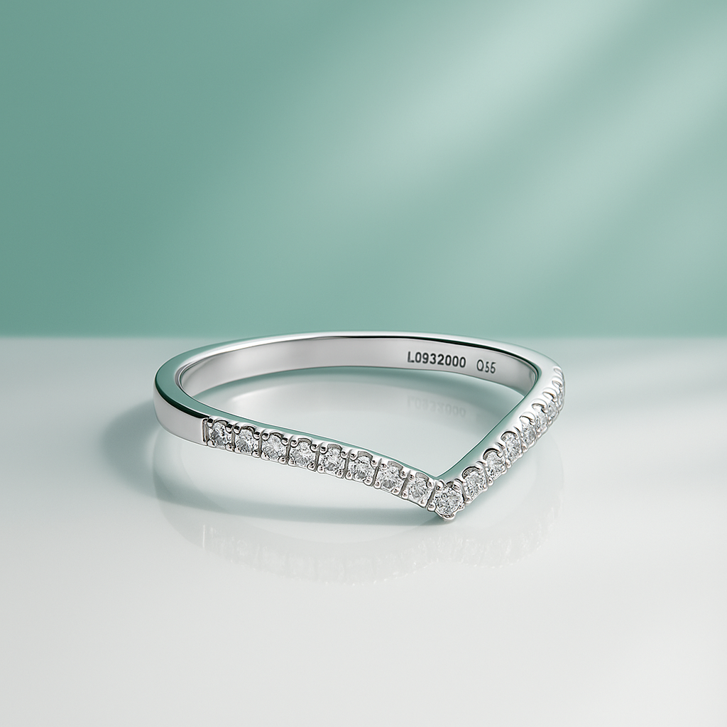 Meia Aliança Cravejada em Ouro 18k Yuna Joias com Moissanites - Yuna Joias