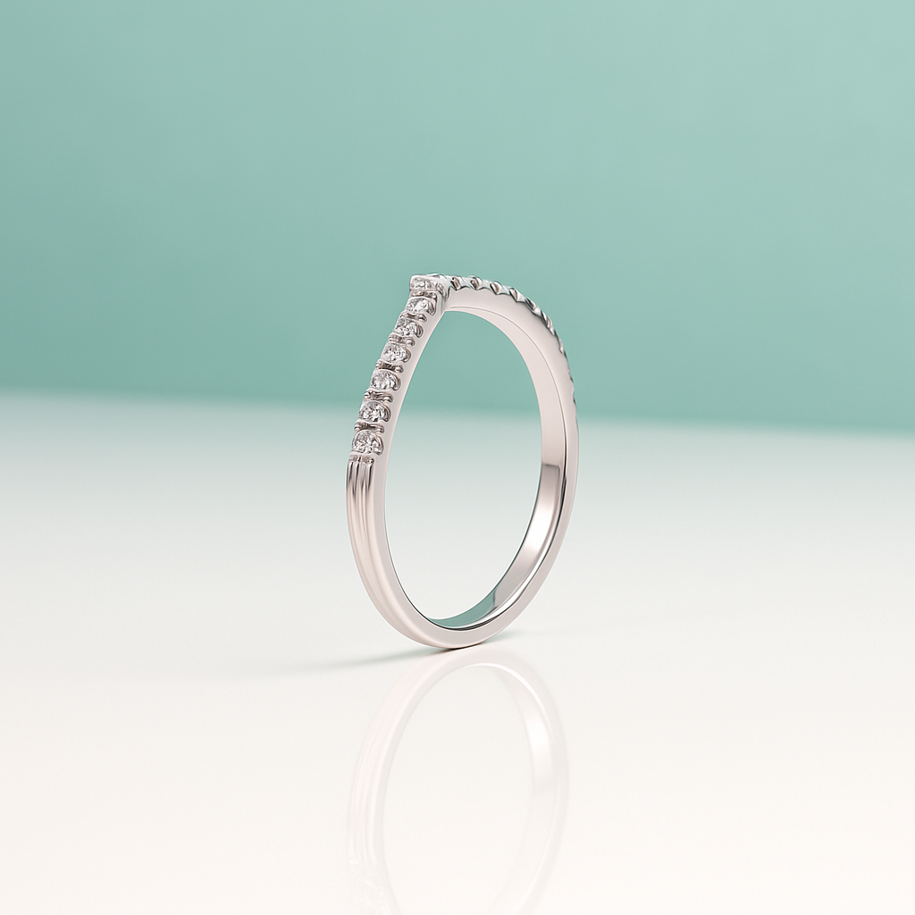 Meia Aliança Cravejada em Ouro 18k Yuna Joias com Moissanites - Yuna Joias