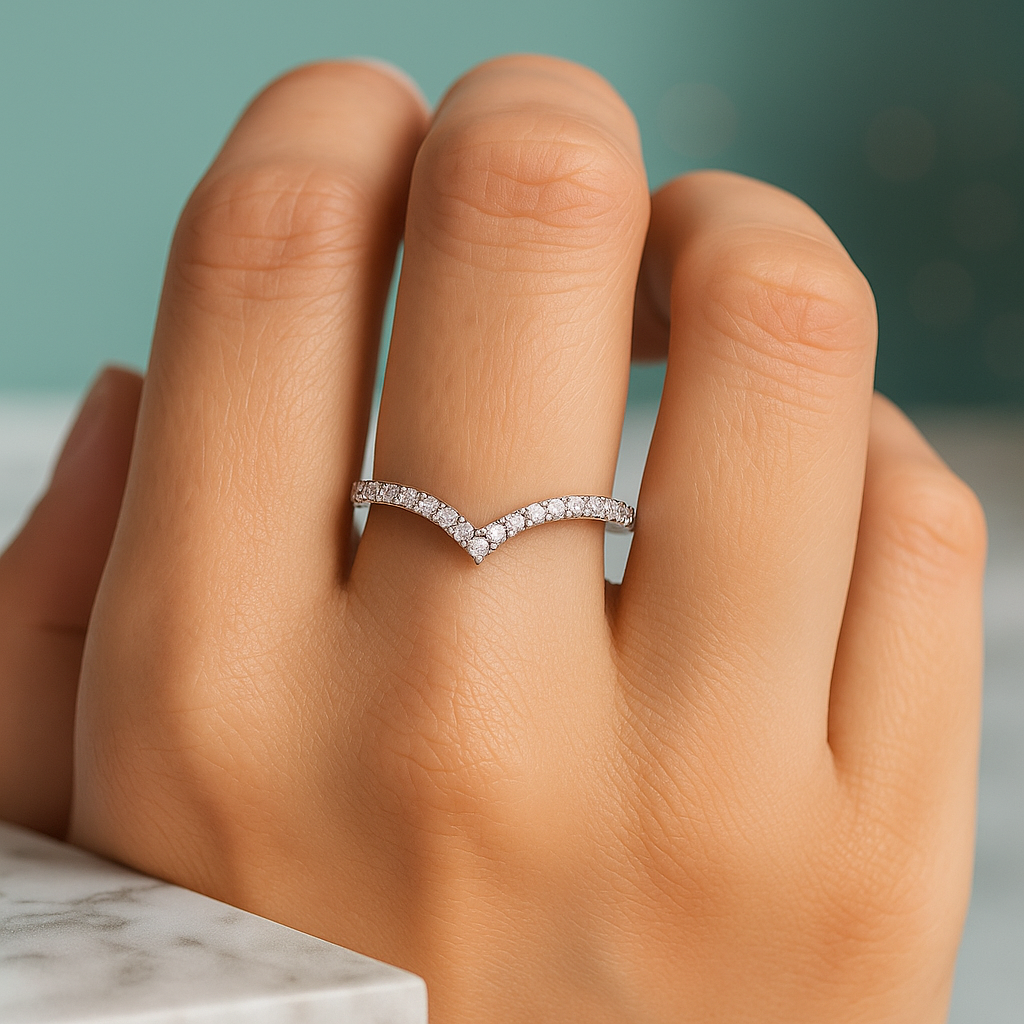 Meia Aliança Cravejada em Ouro 18k Yuna Joias com Moissanites - Yuna Joias