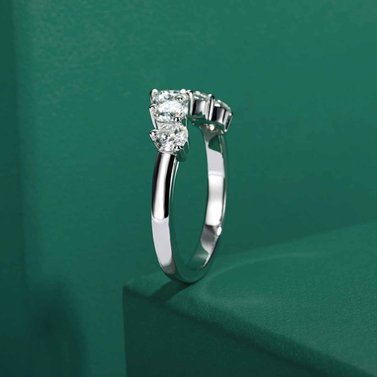 Meia Aliança Union com Moissanites Brilhantes em Prata 925 com Ouro Branco 18k - Yuna Joias - Yuna Joias